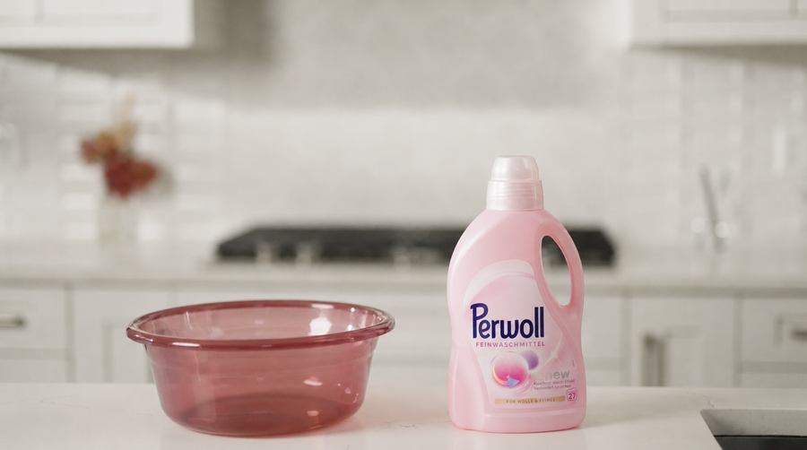 Mild detergent used for gentle RENESSY silk care